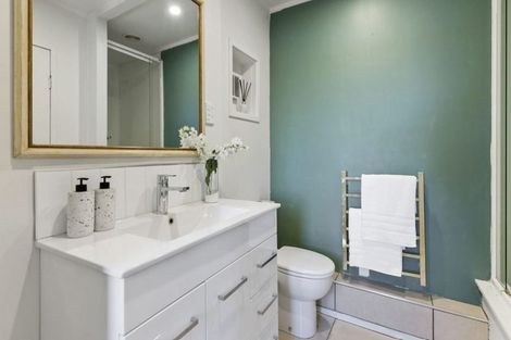 Photo of property in 27 Ferry Parade, Herald Island, Auckland, 0618