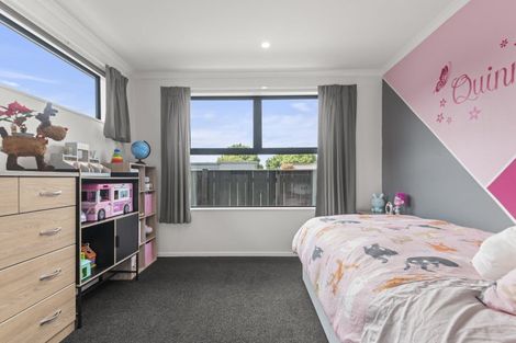 Photo of property in 54 Exeter Crescent, Takaro, Palmerston North, 4412