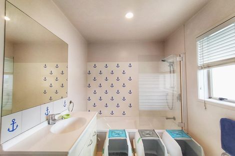 Photo of property in Henry Walton Flats, 4/2 Upper Queen Street, Auckland Central, Auckland, 1010