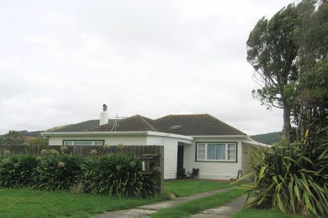 Photo of property in 1 Luckie Street, Tawa, Wellington, 5028