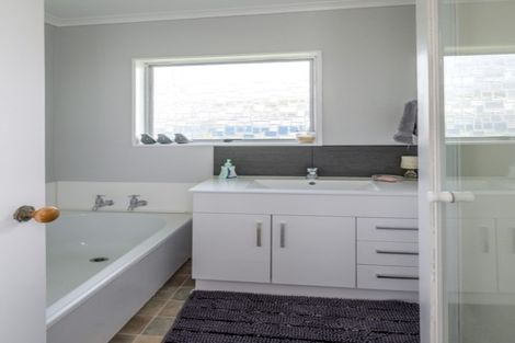 Photo of property in 16 Heather Street, Levin, 5510