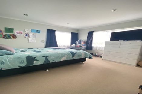 Photo of property in 35 Cleat Street, Whitby, Porirua, 5024