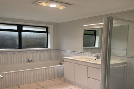 Photo of property in 24 Caltra Place, East Tamaki, Auckland, 2016