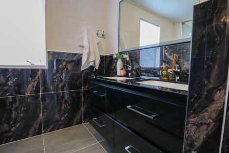 Photo of property in 2/72 Palmers Road, Clendon Park, Auckland, 2103