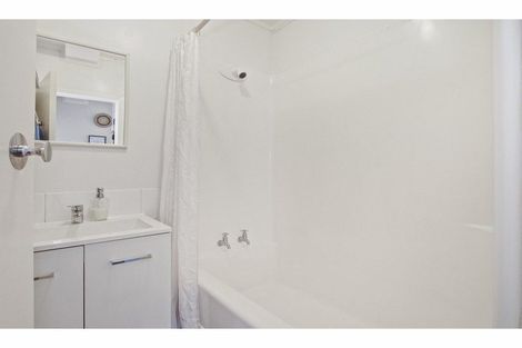 Photo of property in 2/46 Chartwell Avenue, Glenfield, Auckland, 0629