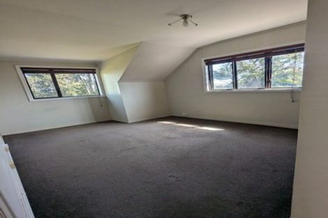 Photo of property in 2/5 Seacliffe Avenue, Belmont, Auckland, 0622