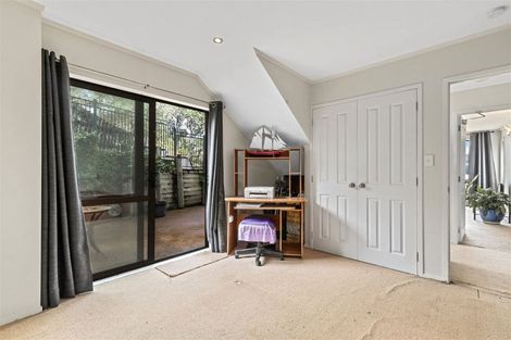 Photo of property in 27 Hale Crescent, Bayview, Auckland, 0629