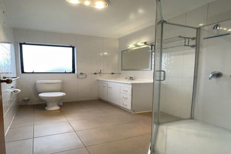 Photo of property in 1/14 Strabo Place, Windsor Park, Auckland, 0632