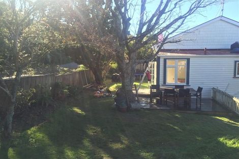 Photo of property in 37 Dorking Road, Brooklyn, Wellington, 6021