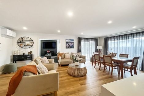 Photo of property in 53 Johnstone Drive, Fitzherbert, Palmerston North, 4410