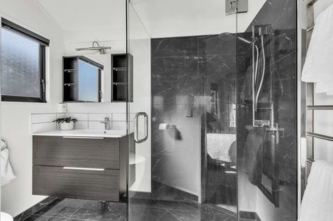 Photo of property in 37 Hikanui Drive, Havelock North, 4130