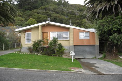 Photo of property in 10 Crawford Grove, Naenae, Lower Hutt, 5011