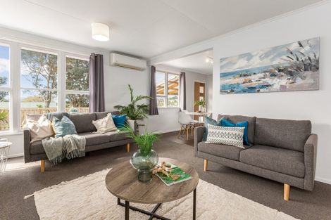 Photo of property in 32 Beauzami Crescent, Ascot Park, Porirua, 5024