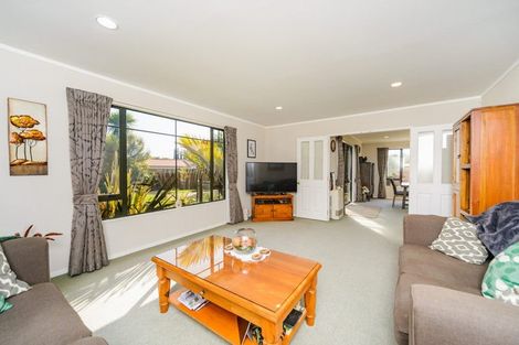 Photo of property in 39 Logan Way, Kelvin Grove, Palmerston North, 4414