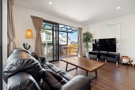 Photo of property in 46 Celestial Crescent, Orewa, 0931