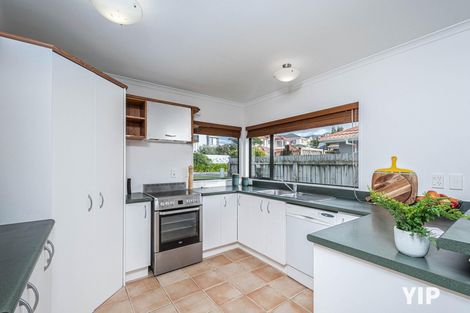 Photo of property in 1a Bennett Grove, Newlands, Wellington, 6037