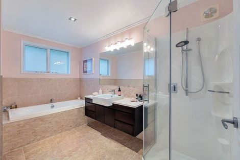 Photo of property in 68 Exmouth Road, Northcote, Auckland, 0627