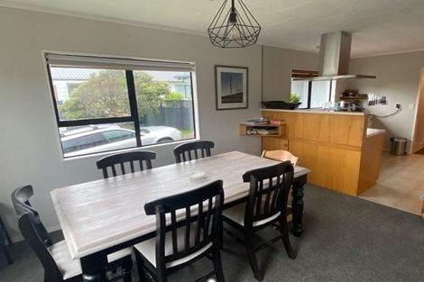 Photo of property in 4 Gates Road, Waikanae Beach, Waikanae, 5036