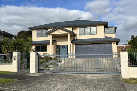 Photo of property in 5 Macadamia Close, Goodwood Heights, Auckland, 2105