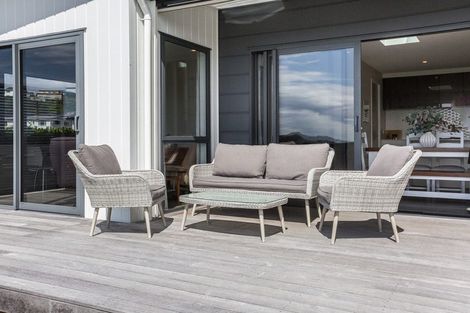 Photo of property in 20 Waitaria Terrace, Aotea, Porirua, 5024