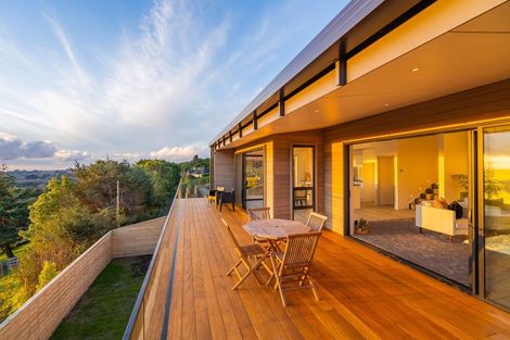 Photo of property in 92 Kotare Street, Waikanae, 5036