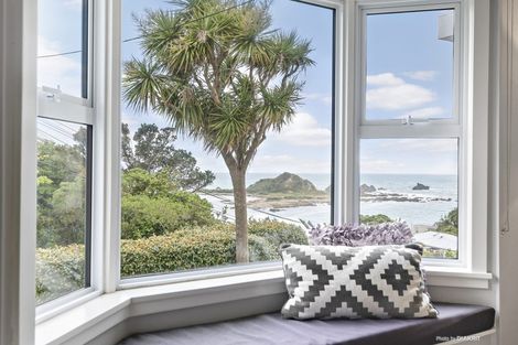 Photo of property in 11 Knoll Street, Island Bay, Wellington, 6023