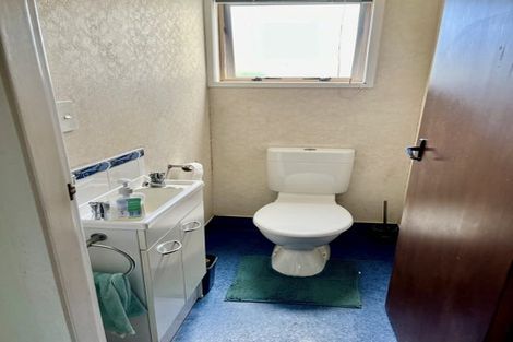 Photo of property in 41 Colchester Crescent, Newlands, Wellington, 6037