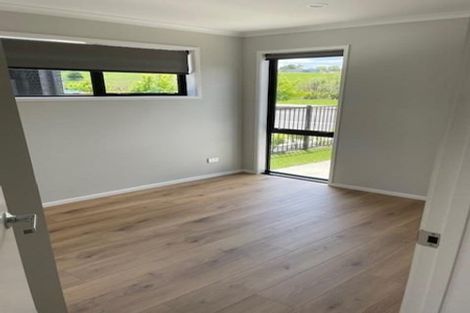 Photo of property in 8 Kumerahou Street, Kumeu, 0810