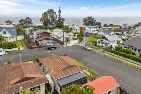 Photo of property in 1/4 French Street, Moturoa, New Plymouth, 4310