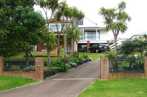 Photo of property in 33 Pacific Parade, Army Bay, Whangaparaoa, 0930
