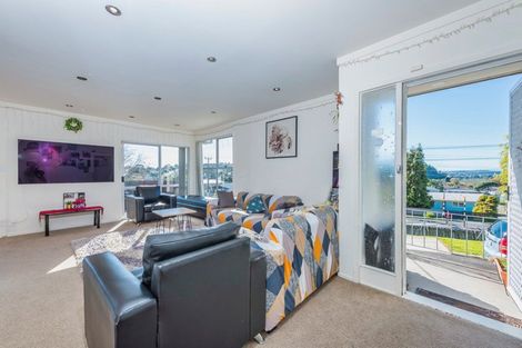 Photo of property in 2 Doone Place, Massey, Auckland, 0614