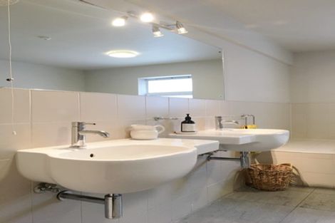 Photo of property in 1/2 Manor Place, Dunedin Central, Dunedin, 9016