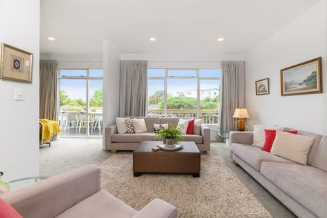 Photo of property in 2/87a Kowhai Road, Mairangi Bay, Auckland, 0630