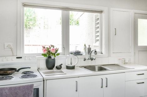 Photo of property in 2/1205 Karamu Road North, Mayfair, Hastings, 4122