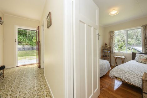 Photo of property in 14 Garden Road, Piha, 0772