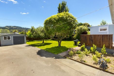 Photo of property in 32 Heretaunga Square, Silverstream, Upper Hutt, 5019