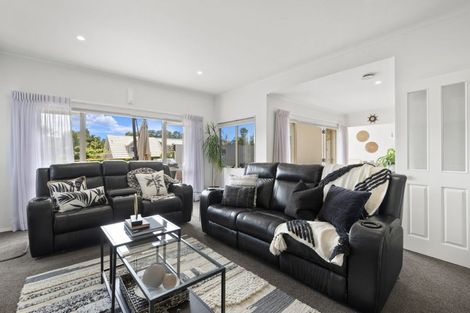 Photo of property in 8 Stonedge Lane, Rosedale, Auckland, 0632