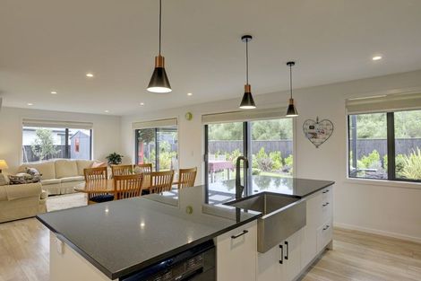 Photo of property in 72 Feist Street, Carterton, 5713