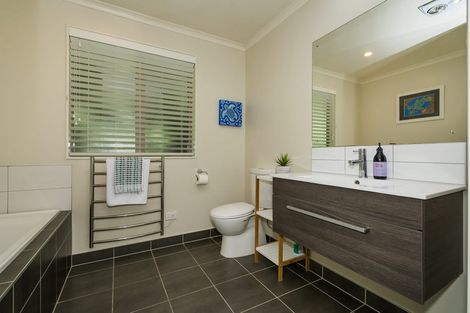 Photo of property in 11d Nimstedt Avenue, Oteha, Auckland, 0632