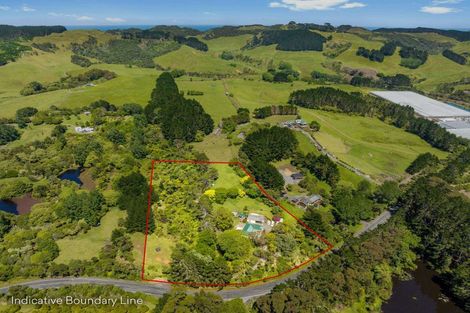 Photo of property in 917 South Head Road, South Head, Helensville, 0874