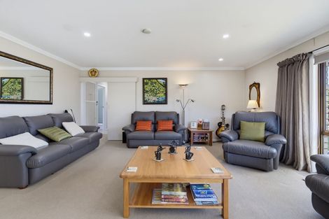 Photo of property in 2/18 Glengowan Place, Conifer Grove, Takanini, 2112