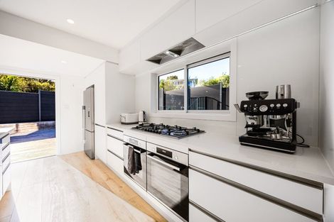 Photo of property in 34 Parr Terrace, Castor Bay, Auckland, 0620