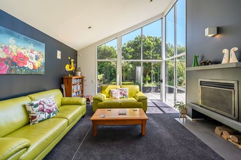 Photo of property in 8a Whitehouse Road, Titahi Bay, Porirua, 5022