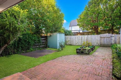 Photo of property in 3/550 Glenfield Road, Glenfield, Auckland, 0629