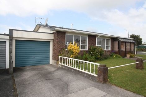 Photo of property in 67 Nevada Drive, Merrilands, New Plymouth, 4312