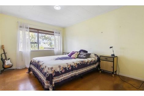 Photo of property in 9 Woodhouse Place, West Harbour, Auckland, 0618