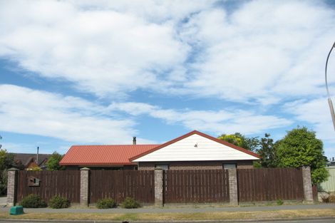 Photo of property in 102 Royal Park Drive, Parklands, Christchurch, 8083