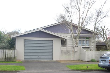 Photo of property in 19 Holsworthy Road, Lower Vogeltown, New Plymouth, 4310