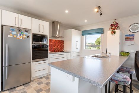 Photo of property in 1 Mckay Place, Dannevirke, 4930