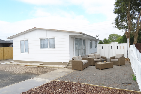 Photo of property in 77 Chichester Drive, Rosehill, Papakura, 2113